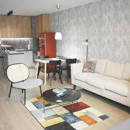 Tokiyo: A Lovely Center 2 Bedrooms With Private Parking Daire