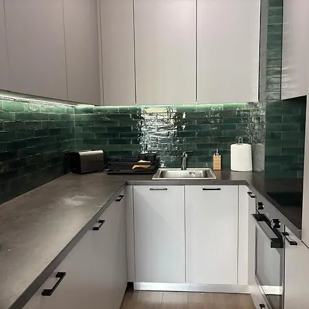 Daire Tokiyo: A Lovely Center 2 Bedrooms With Private Parking *